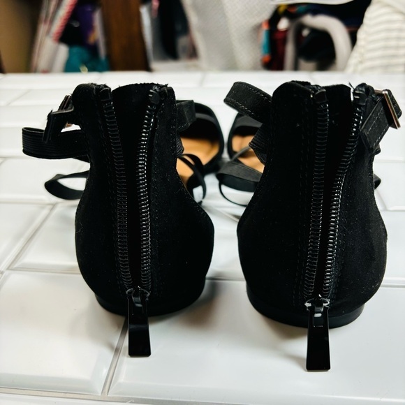Torrid‎ Faux Suede Elastic Black Strap Flat 6.5WW - Picture 7 of 10